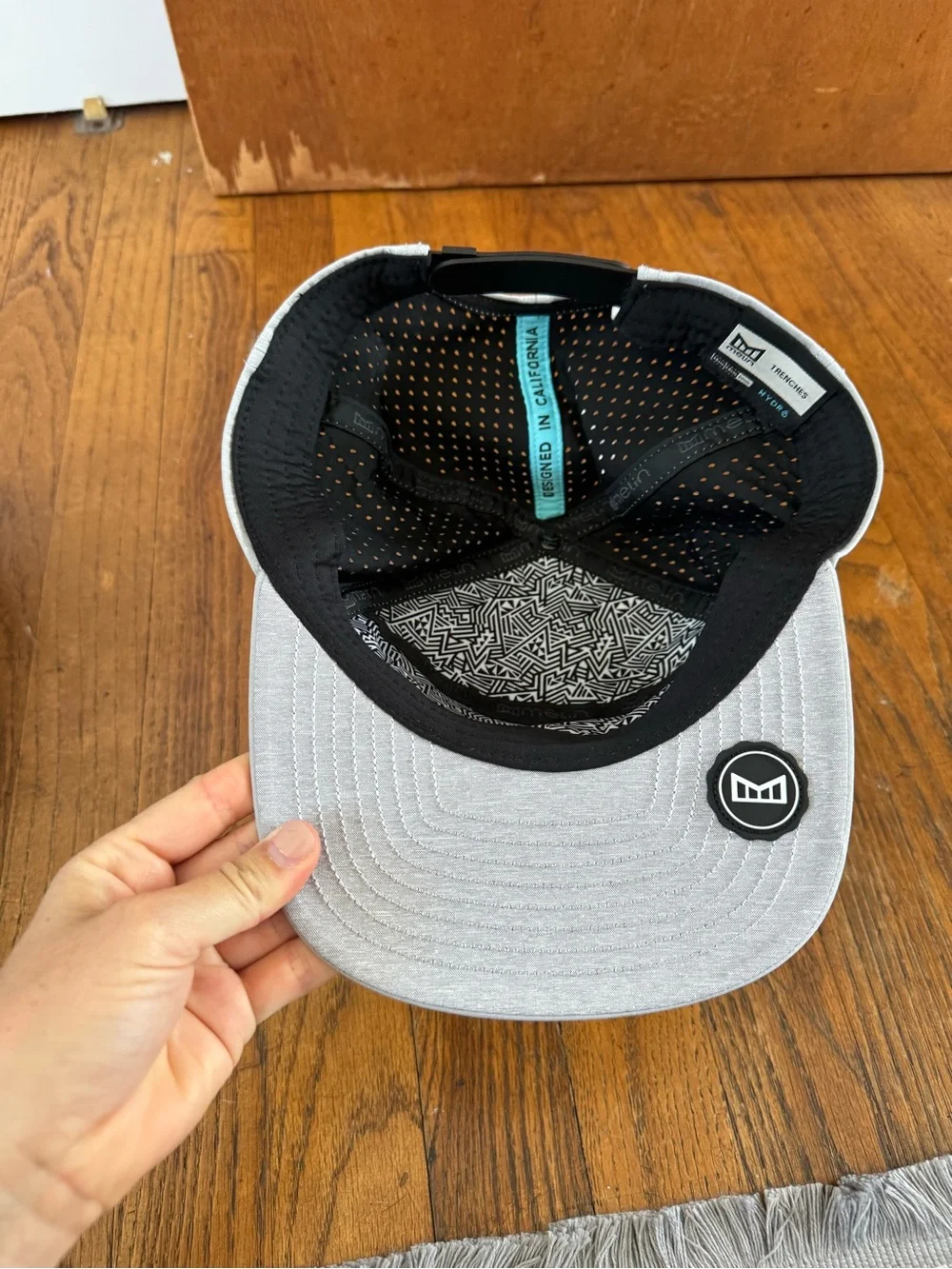 Melin Trenches 60 cm Light Gray Men's Performance Snapback Hat